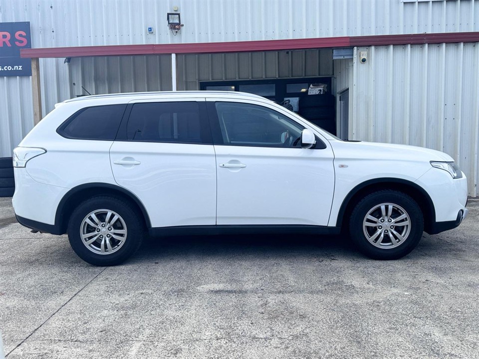 2015 Mitsubishi OUTLANDER - Thumbnail