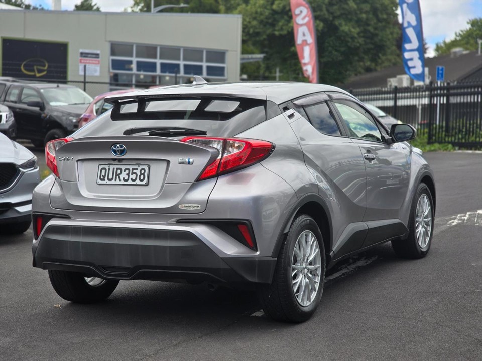 2017 Toyota C-HR - Thumbnail